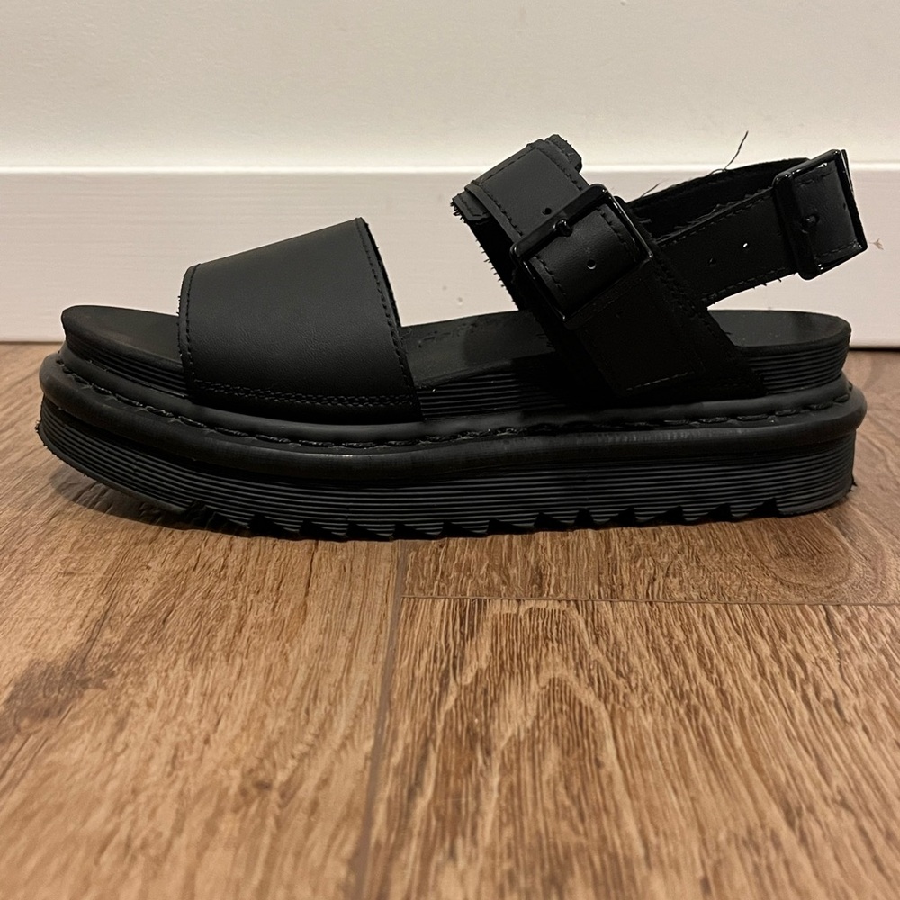 DR. MARTENS VOSS WOMEN'S LEATHER STRAP
SANDALS / BLACK / SIZE 7 - Picture 11 of 16